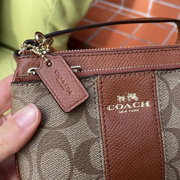 Coach Wrist Wallet - Picture 2 of 6